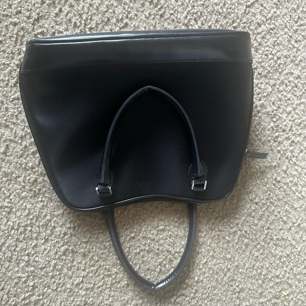 Vintage Gucci Elegant Black Women's Handbag - Picture 2 of 4